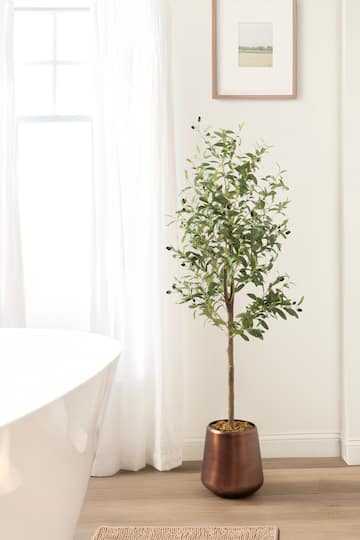 Kate and Laurel 5ft. Green Oliveira Faux Olive Tree